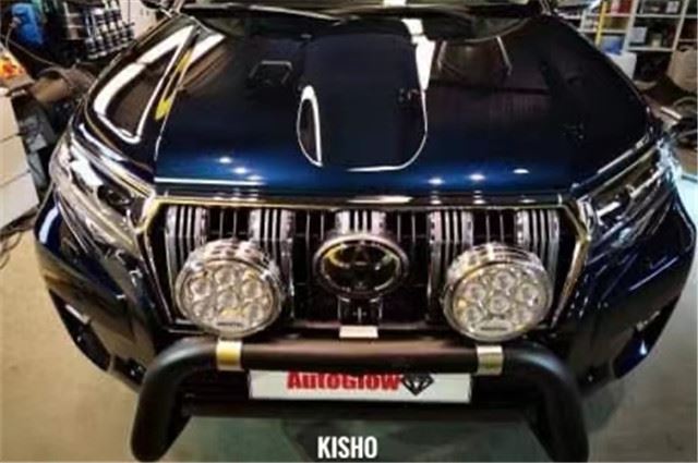 Applying Ceramic Coating To Protect The Car